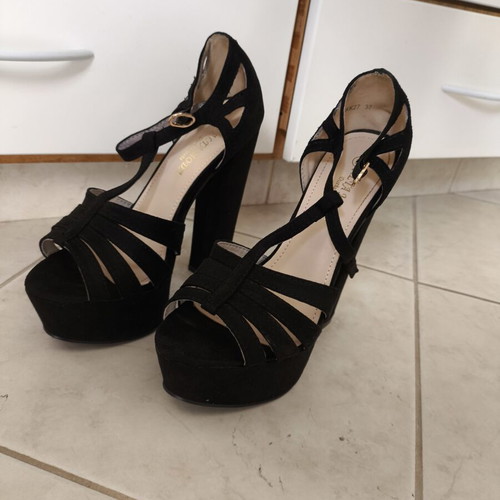 Black platform sandals size 37 like new