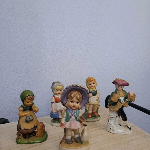 Vintage porcelain figurines set of 5, like new, West Germany style