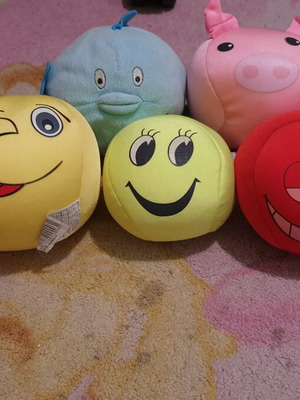 Plush balls like new, set