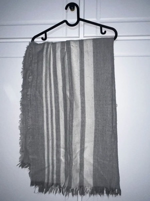 Zara scarf used grey and white thick with fringes
