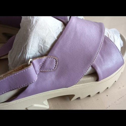 Lilac leather sandals with buckle, size 38