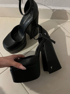 Windsor Smith platform heels like new, size 38, black and silver
