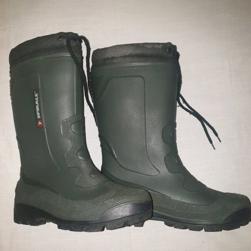 Spirale Kids Boots size 36 like new green