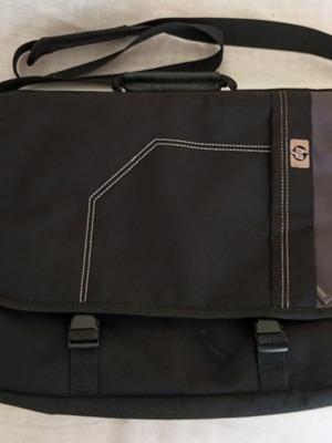 Τσάντα laptop HP για 17.3" σαν καινούργιο, ευρύχωρη και πρακτική