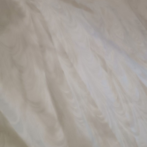 White curtain heavy quality 560 x 227 cm with pleats and embroidered design like new