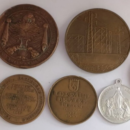 Medals set of 8 used