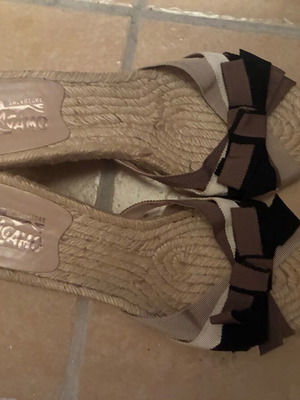Salvatore Ferragamo πλατφόρμες εσπαντρίγιες σαν καινούργιο, μπεζ