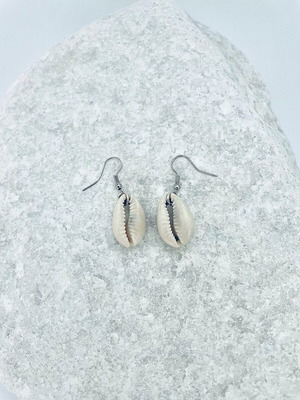 Shell drop earrings new, silver and beige