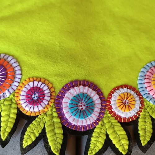 Handmade embroidered felt tablecloth Wendy Williams No2 like new