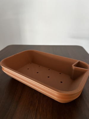 Plastic planter like new with automatic watering feature, size 12x20x5 cm