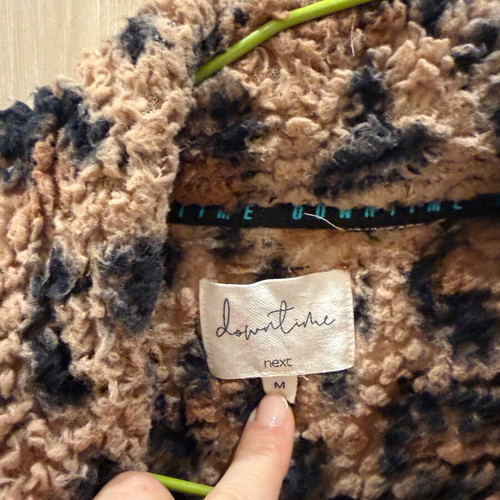 Leopard fleece used, warm and soft with pockets and zipper