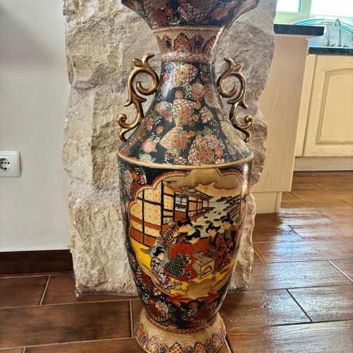 Satsuma Chinese vase used, vintage