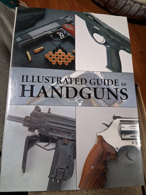 Illustrated Guide to Handguns used book in English