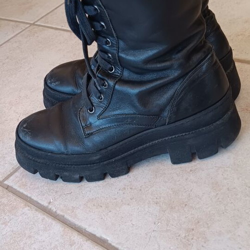 Leather ankle boots size 38 black used with zipper and minor tears