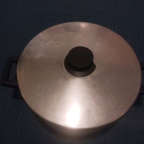 Pyramis stainless steel pot like new, 18/10 inox with handles