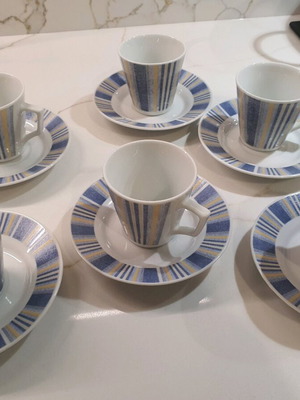 Set of 6 cups with saucers like new