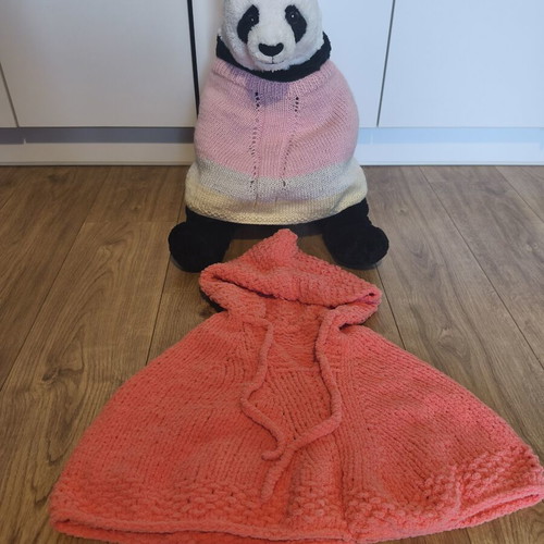 Handmade knitted children's capes, 3-7 years, 2 pieces