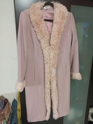 Dusty pink coat used with fur details, size M
