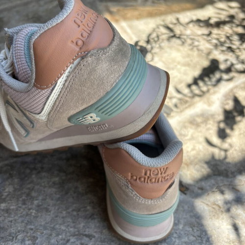 New Balance 574 athletic shoes like new, size 38, beige pink