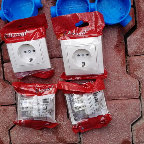 Lezard wall sockets new with boxes