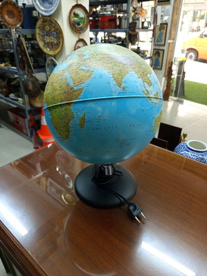 Globe lamp with map new