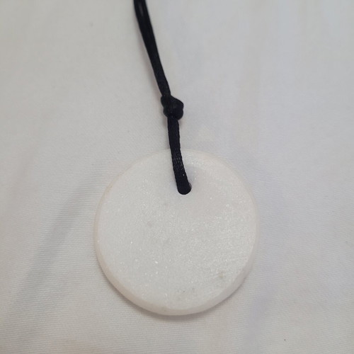 Pendant with white marble, adjustable length