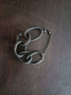 Bracelet like new, unique chain design, women's medium wrist