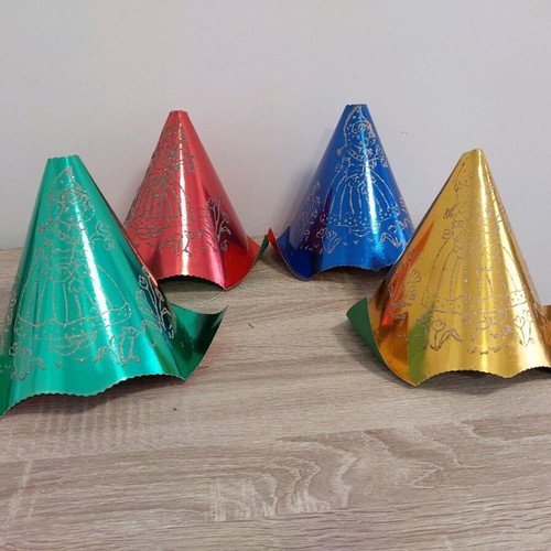 Metallic princess hats pack of 4 like new, 1970