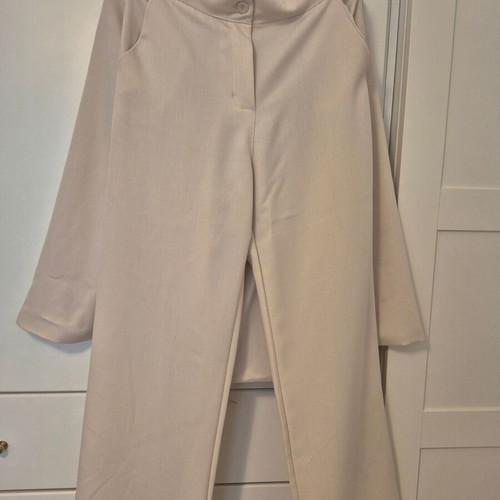 Women's cream suit new with wrap blazer one size