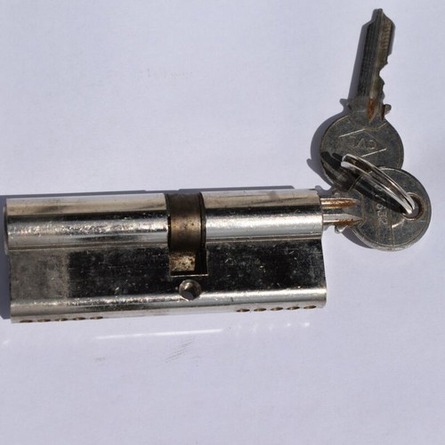Lock cylinder with 2 keys CVL used