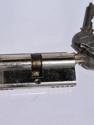 Κύλινδρος κλειδαριάς με 2 κλειδιά CVL μεταχειρισμένος