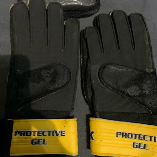 Patrick goalkeeper gloves 9.5 new without tags