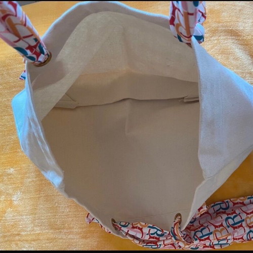 Roger & Gallet beach bag new with two scarves, beige