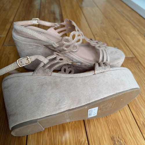 Migato Greece platform sandals size 37 like new, beige
