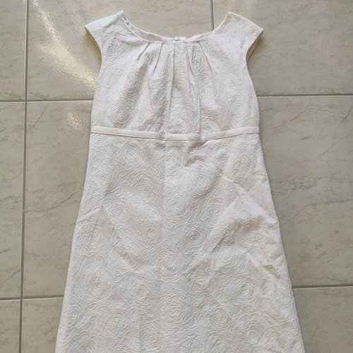 Dresses used, pack of 2 white and black, size Medium