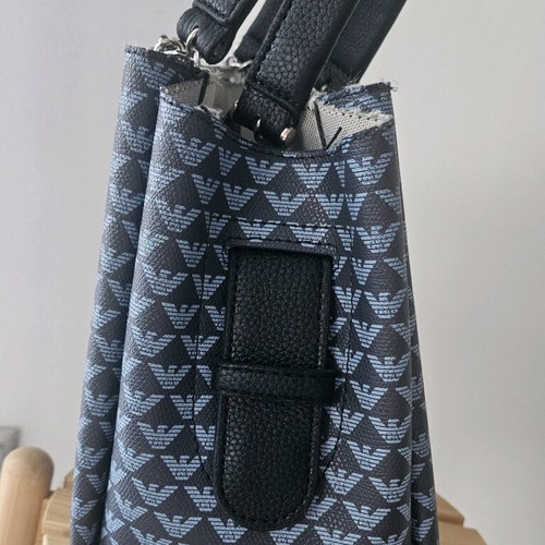 Γυναικεία τσάντα χειρός Emporio Armani σαν καινούργιο
