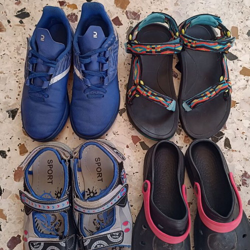 Children's shoes pack size 33-34 like new with repaired sandal strap