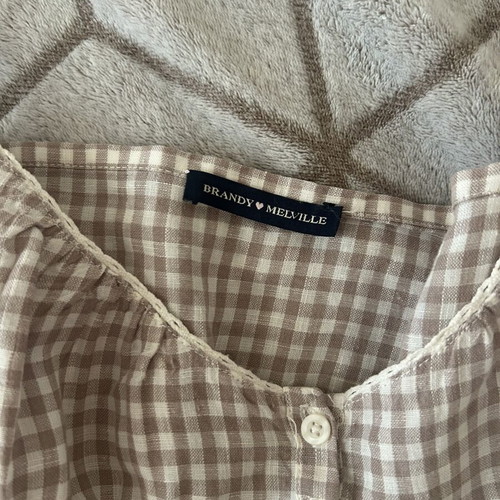 Brandy Melville top in good condition, beige