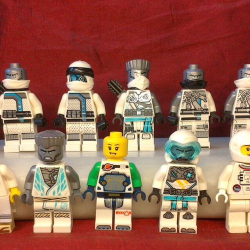 Lego 122 figures like new