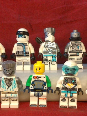 Lego 122 figures like new