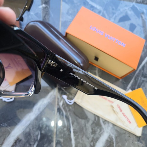 Louis Vuitton sunglasses new, black and white