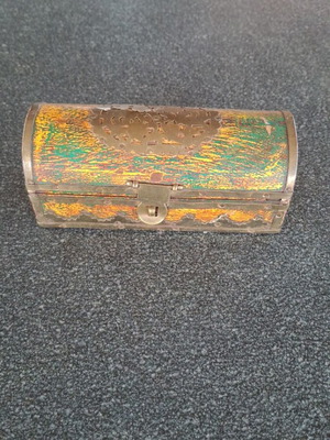 Κουτί vintage μεταχειρισμένο, ξύλινο με μπρούτζινα διακοσμητικά