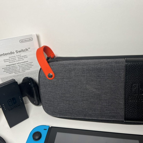 Nintendo Switch като нов с предпазен калъф за носене