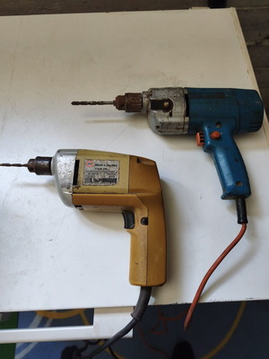 Vintage ηλεκτρικά τρυπάνια Black and Decker μεταχειρισμένα, σετ δύο