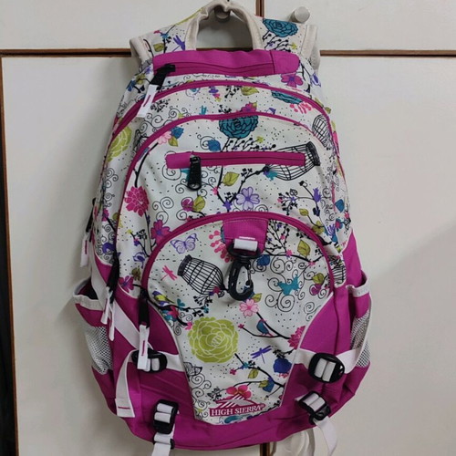 School bag like new with 5 compartments and 2 side mesh openings