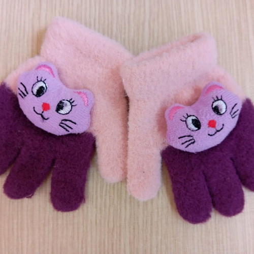 Girls gloves like new for 2-2.5 years old