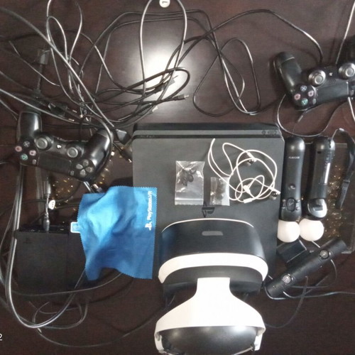 PlayStation 4 Console with VR like new, 1TB, 2 controllers, camera, 25 games