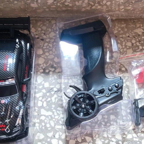 Τηλεκατευθυνόμενο αυτοκινητάκι rc drift 4*4 καινούργιο με χειριστήριο και επαναφορτιζόμενη μπαταρία