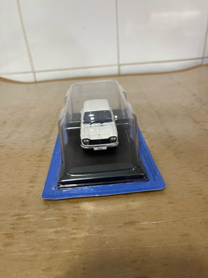 Collectible Peugeot 204 1976 miniature new, scale 1:43