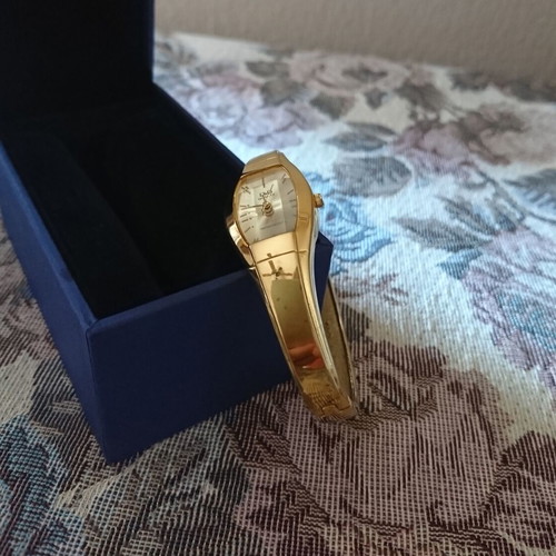 Q&Q Women's Waterproof Quartz Watch Gold Color Like New